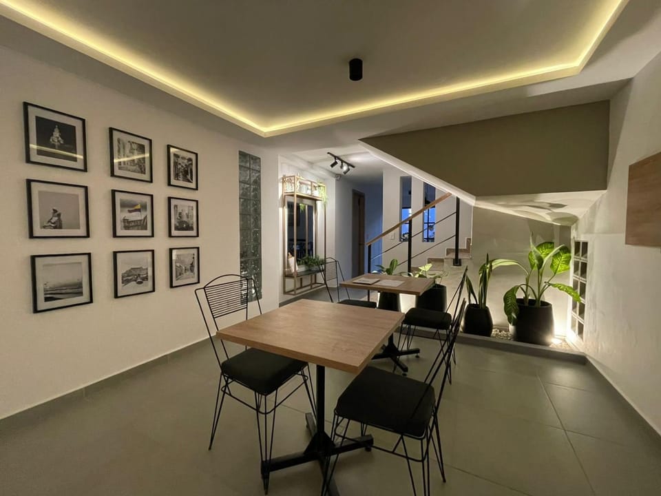 Seating area, Dining area