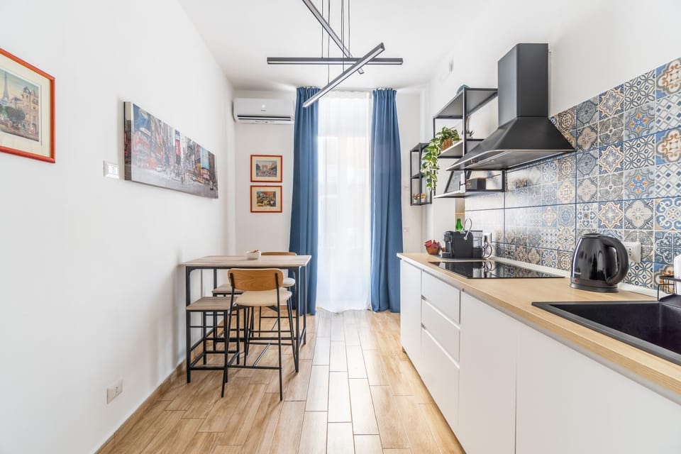 Kitchen or kitchenette, Dining area, stove