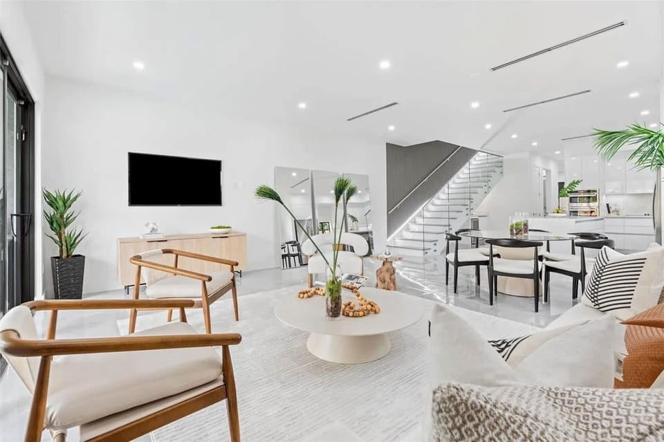 Living room, Dining area