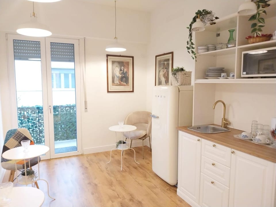 Communal kitchen, kitchen