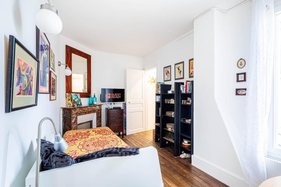 Bedroom, hair dresser
