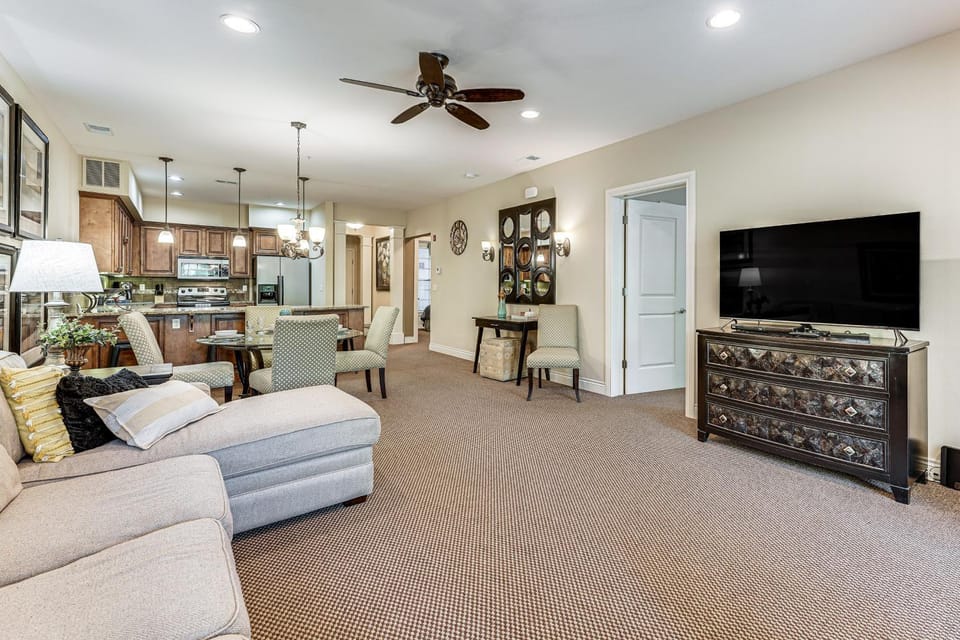 Quiet Condo w/ Patio: 3 Mi to Dtwn Branson! House in Branson