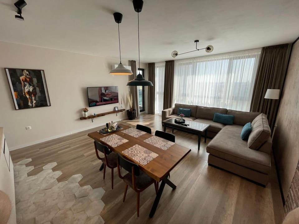 TV and multimedia, Living room, Seating area, air conditioner