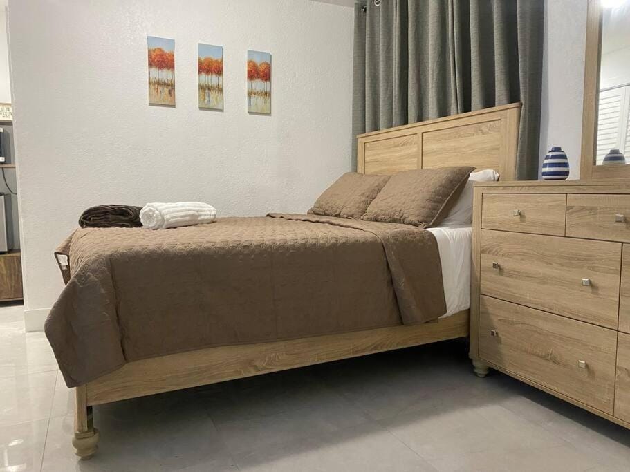 Private and Comfortable Suite near Airport Miami Apartment in Miami