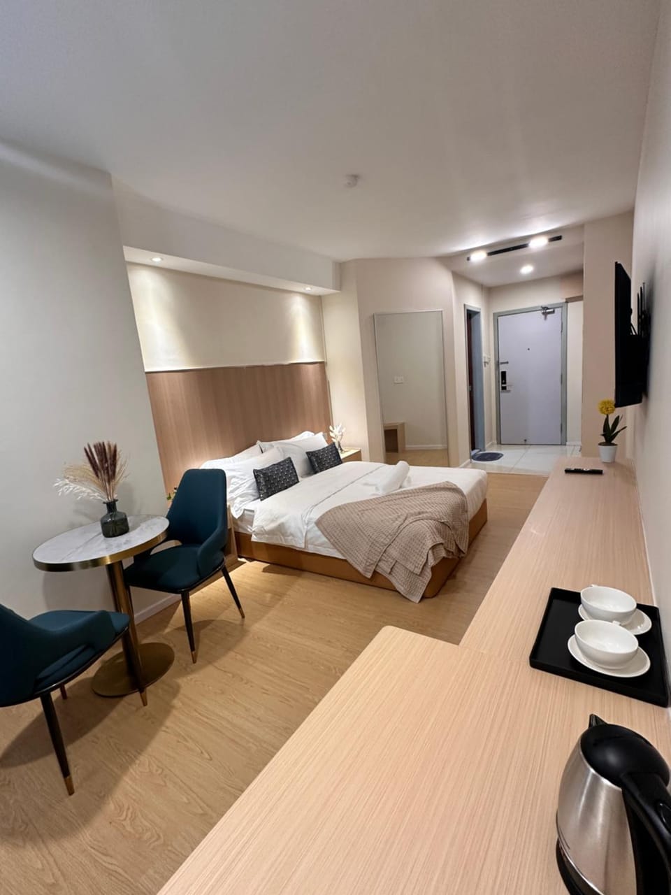 Bed, TV and multimedia, Coffee/tea facilities, Kitchen or kitchenette, Living room, Photo of the whole room, Seating area, Dining area, Bedroom, towels