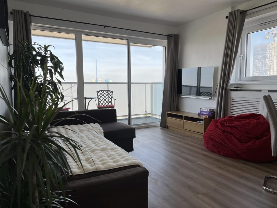 Communal lounge/ TV room, TV and multimedia, Living room