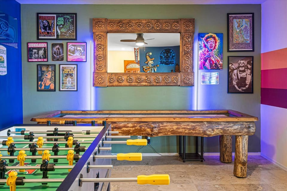 Moon Valley-Pool Spa Foosball Ping Pong PutPut House in Phoenix