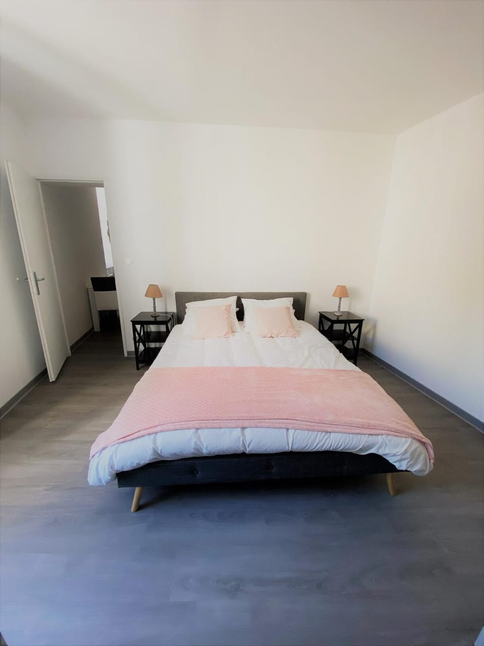 2 pièces élégant calme central parking sur place Apartment in Occitanie