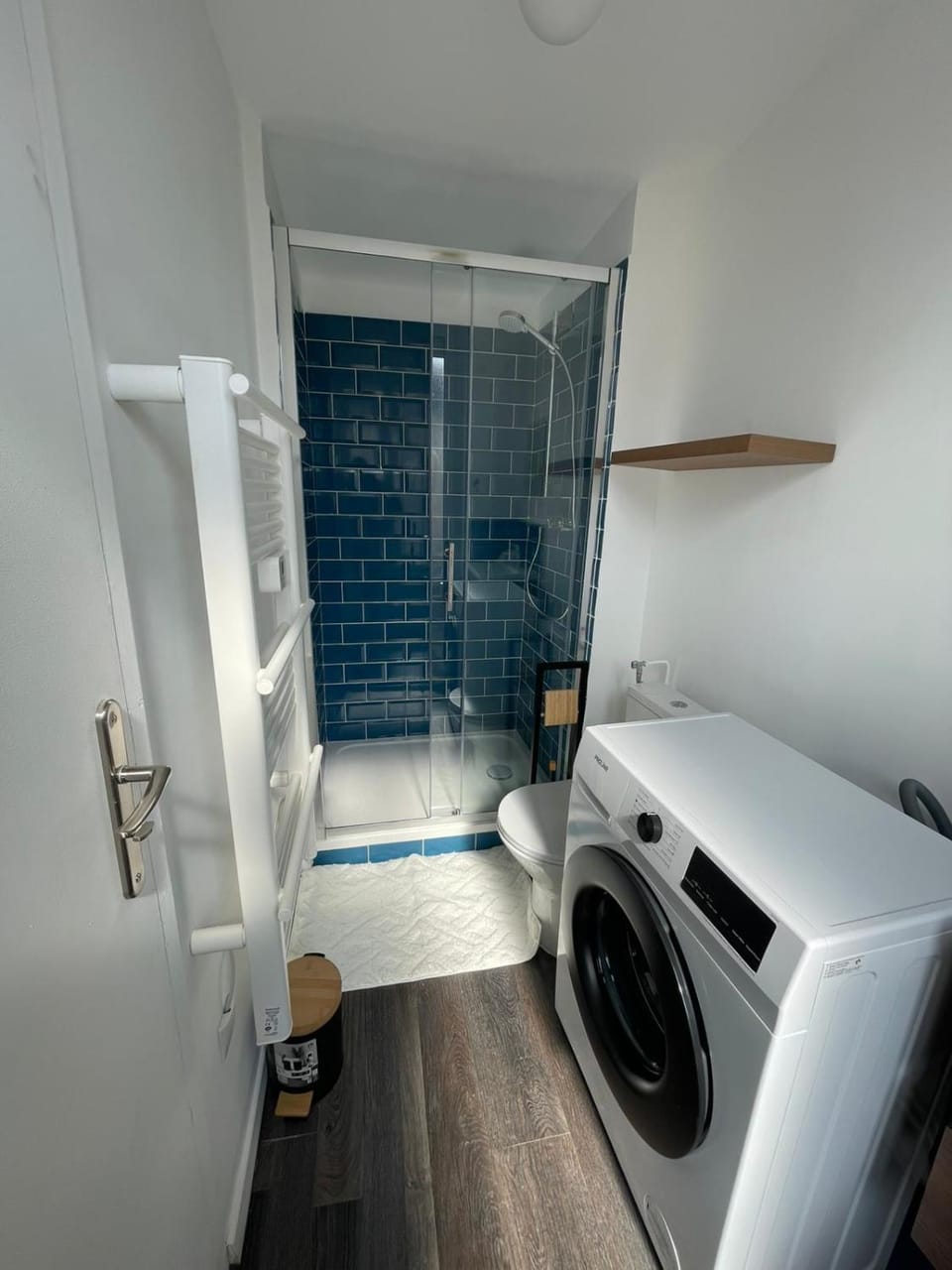 Shower, Bathroom, washing machine, dryer