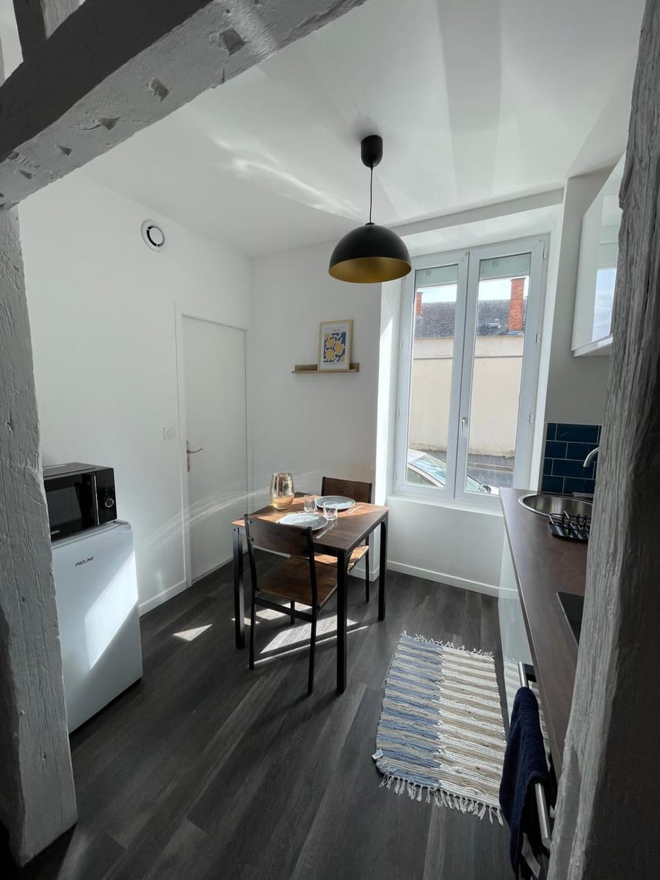 Kitchen or kitchenette, Dining area