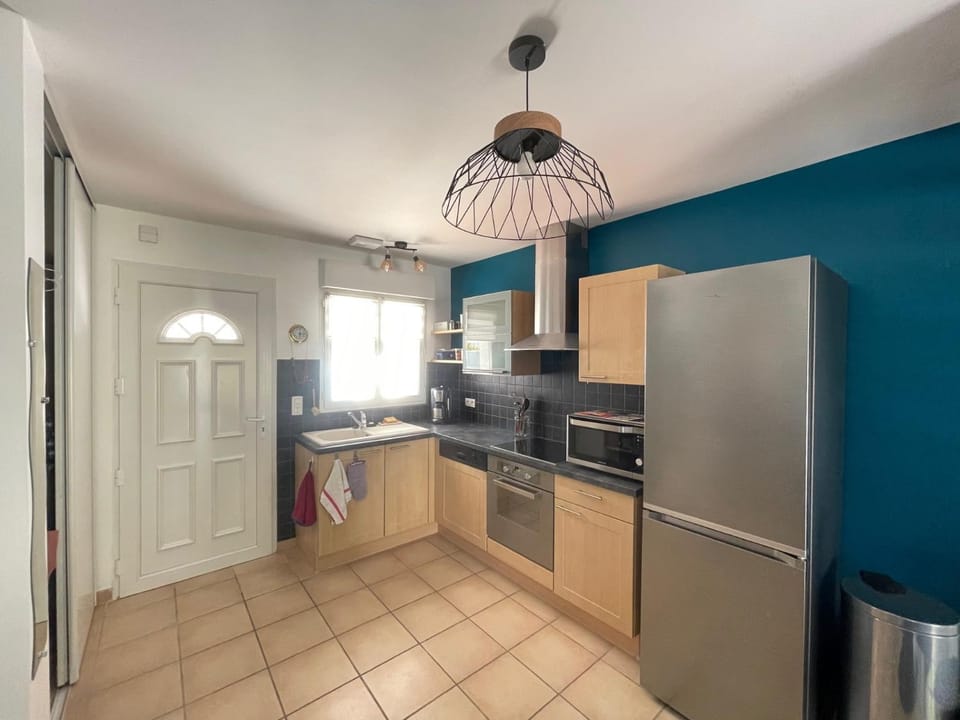 Kitchen or kitchenette, dishwasher, oven, stove
