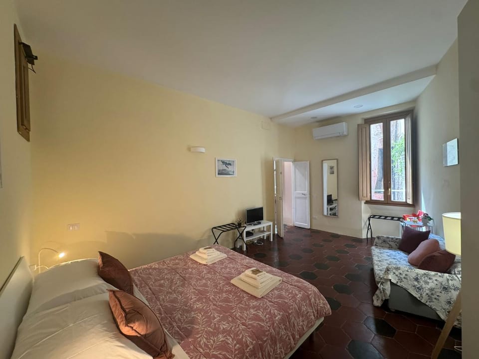 Bedroom, locker, air conditioner