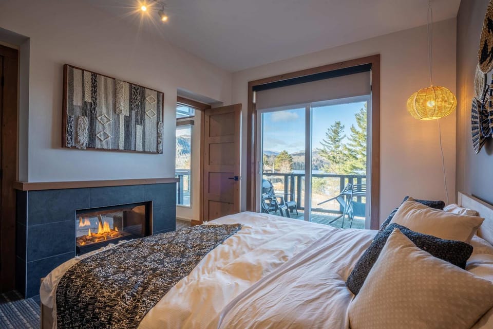 Suite with mountains view & Resort access House in Ontario