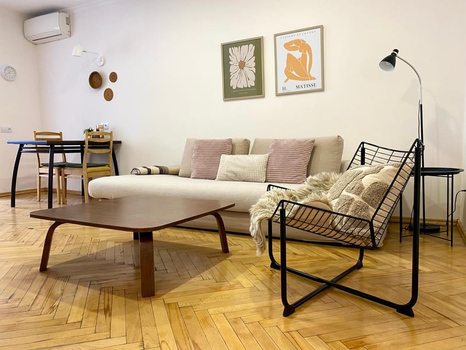 Living room, Seating area, Dining area, air conditioner