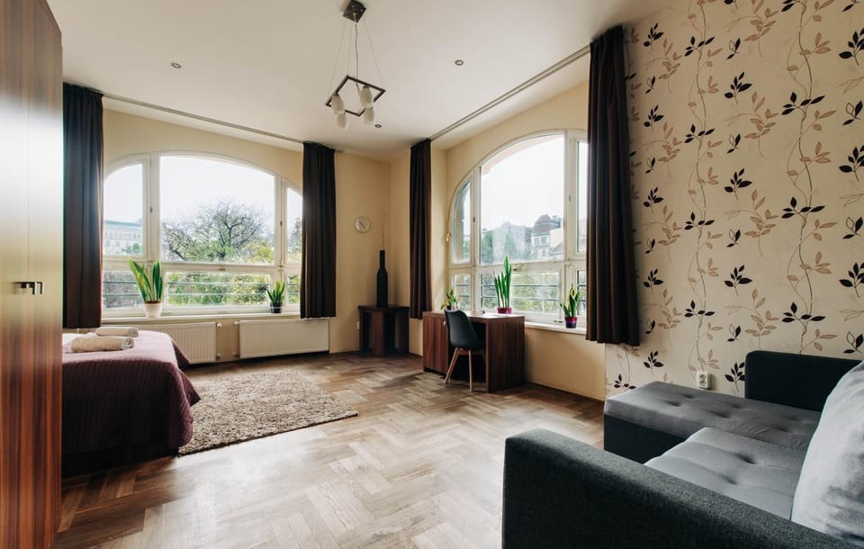 Bed, Living room, Photo of the whole room, Seating area, Bedroom