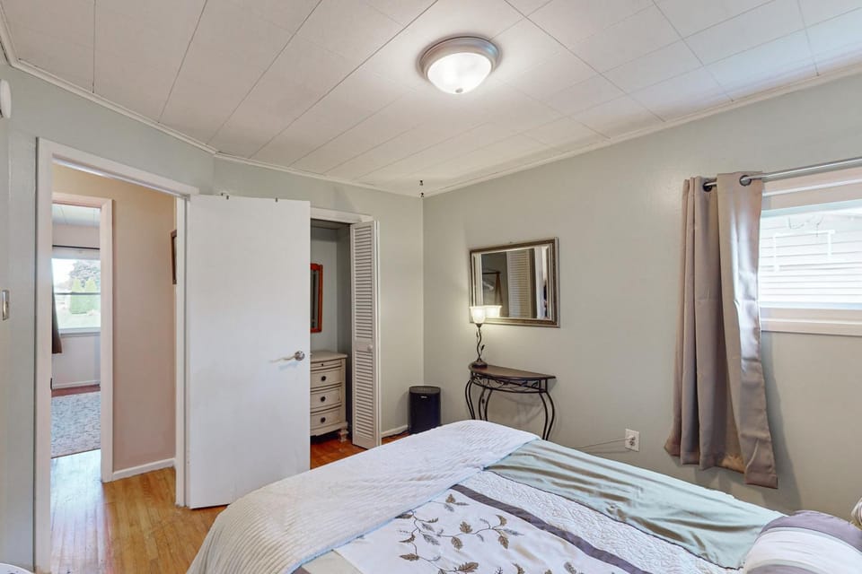 Work & Play! Home 1 Mi to Dtwn & Central Market House in Pennsylvania