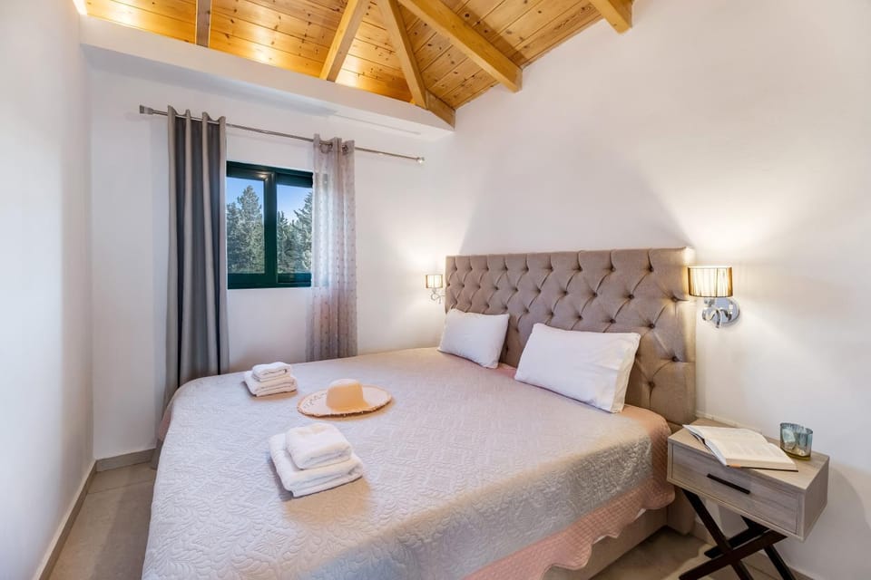 Property building, Living room, Bedroom