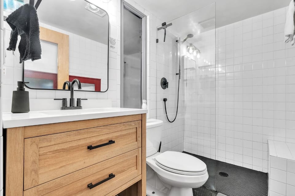 Modern Condo with Mountain Views, Walk to Downtown condo Apartment in Salt Lake City