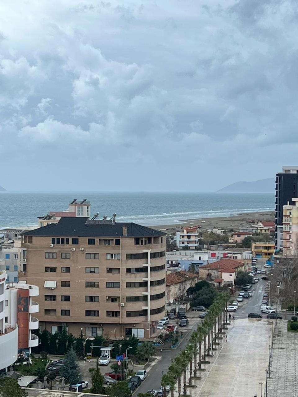 Property building, Day, Neighbourhood, Natural landscape, Bird's eye view, Beach, City view, Sea view, Street view, Location, Parking