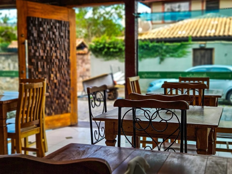 Seating area, Dining area