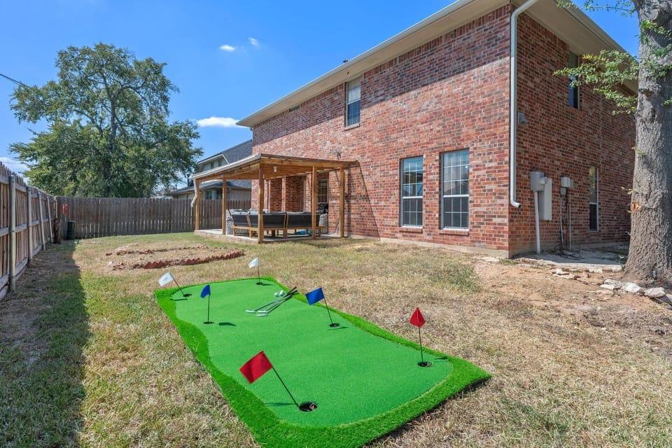 Property building, Minigolf, Garden view