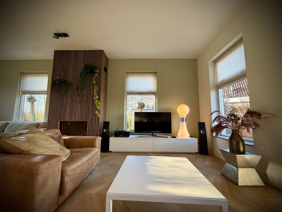 TV and multimedia, Living room