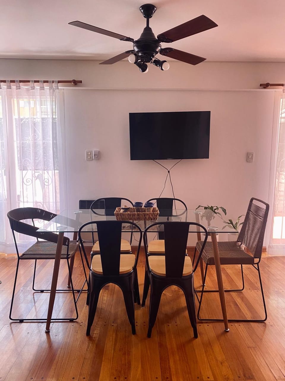 TV and multimedia, Dining area