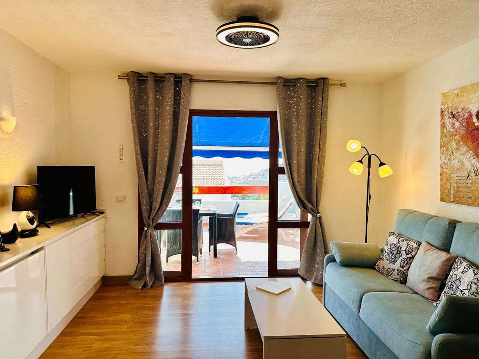 Cozy Sunset view studio at Port Royale with heated pool and free Wi-Fi Apartment in Los Cristianos