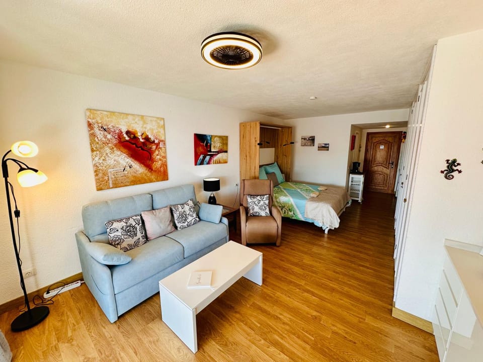 Cozy Sunset view studio at Port Royale with heated pool and free Wi-Fi Apartment in Los Cristianos