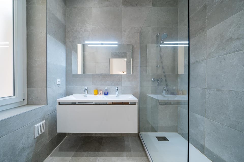 Shower, Bathroom, towels