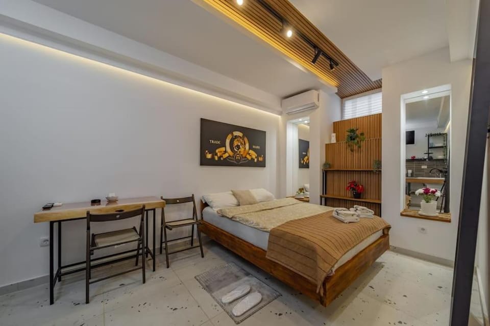 Bed, Living room, Photo of the whole room, Seating area, Bedroom, air conditioner