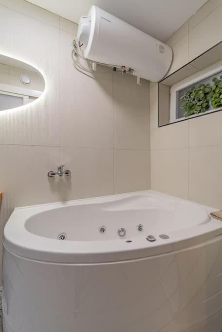Hot Tub, Bathroom, Bath
