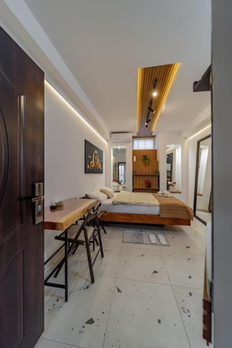Bed, TV and multimedia, Living room, Photo of the whole room, Seating area, Bedroom