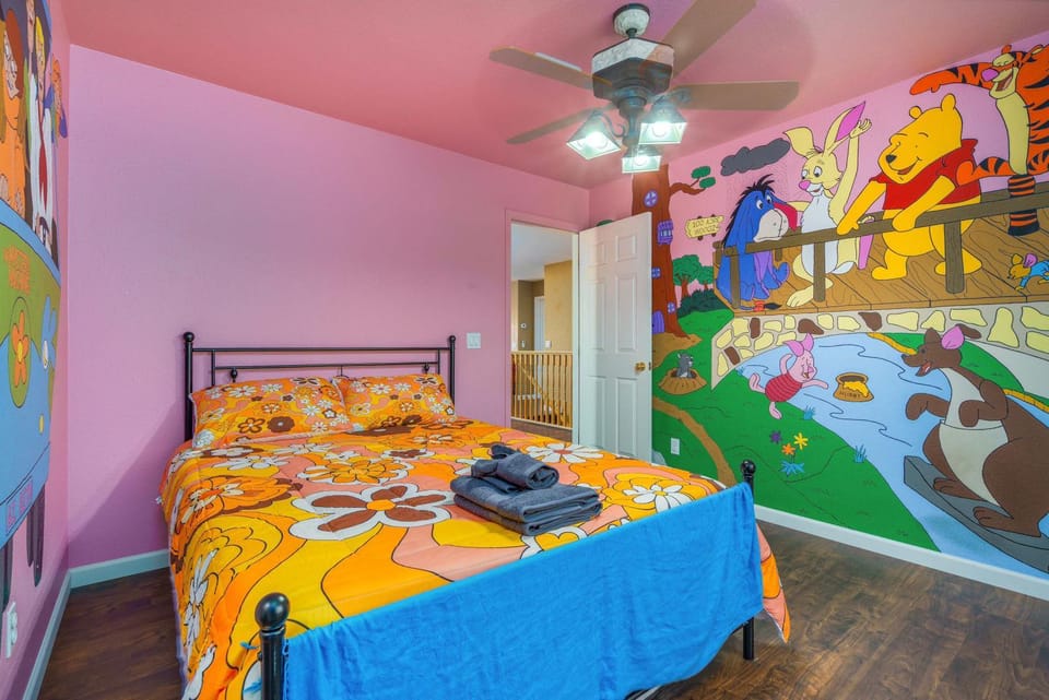 Family Fun Retreat Themed Rooms BBQ & Golf Course House in Avondale