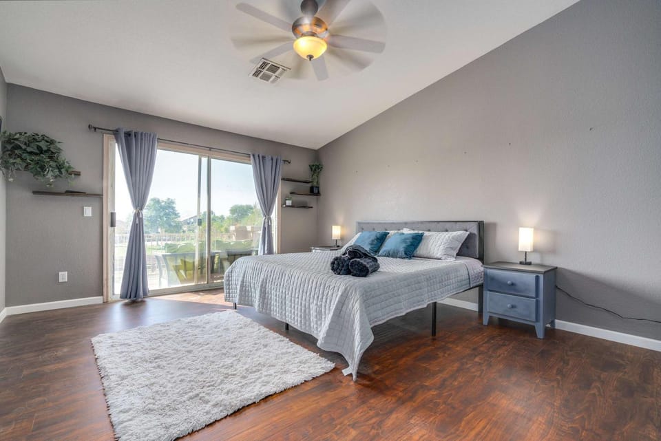 Family Fun Retreat Themed Rooms BBQ & Golf Course House in Avondale