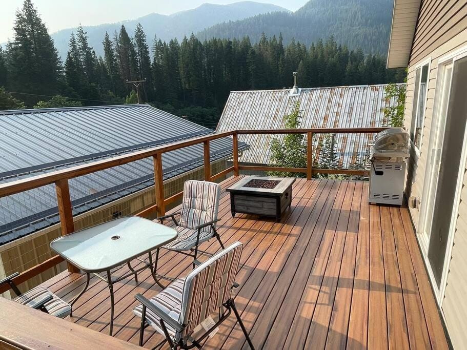 Patio, BBQ facilities, Seating area, Mountain view