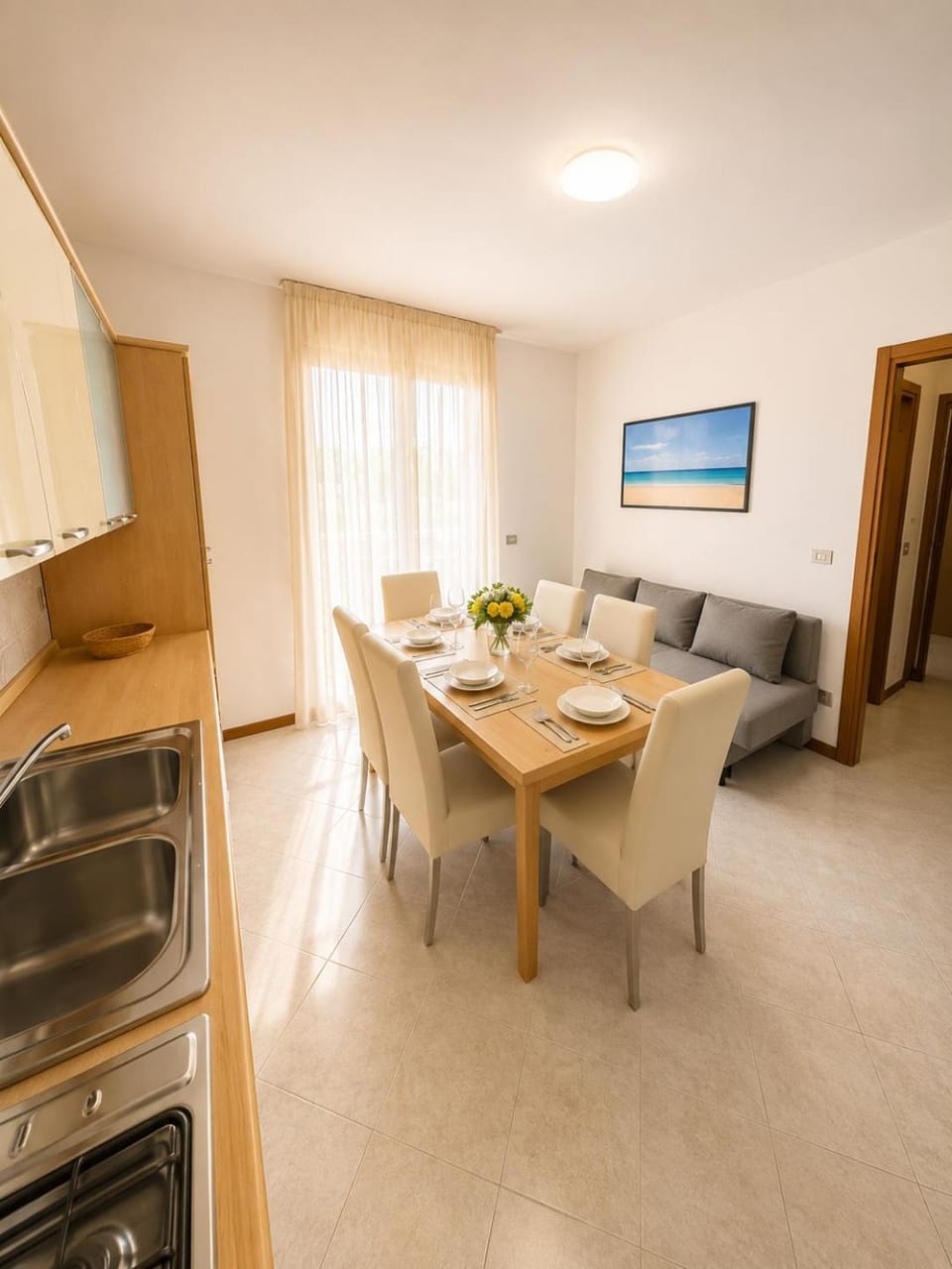 Kitchen or kitchenette, Dining area
