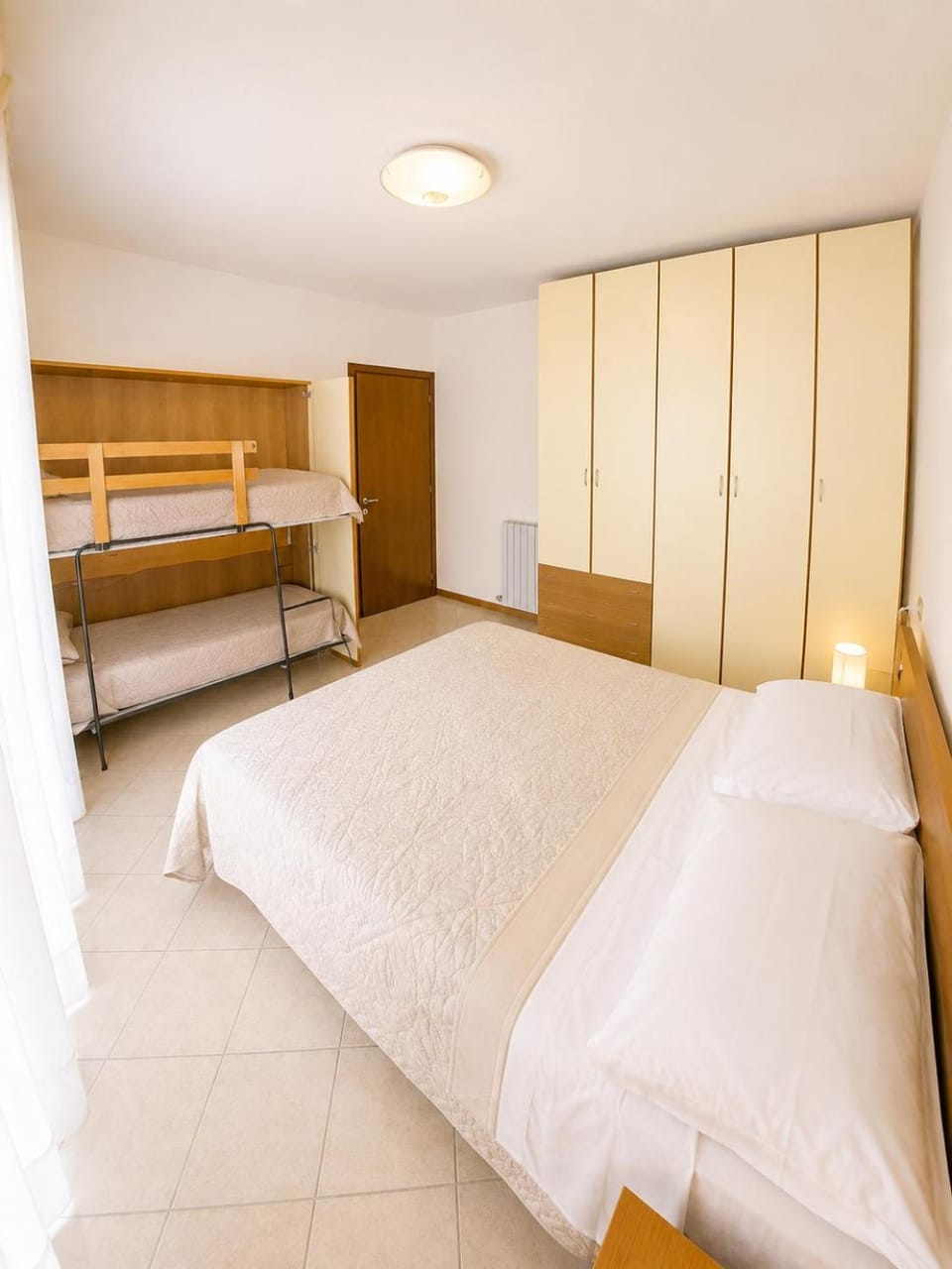 Bedroom, bunk bed