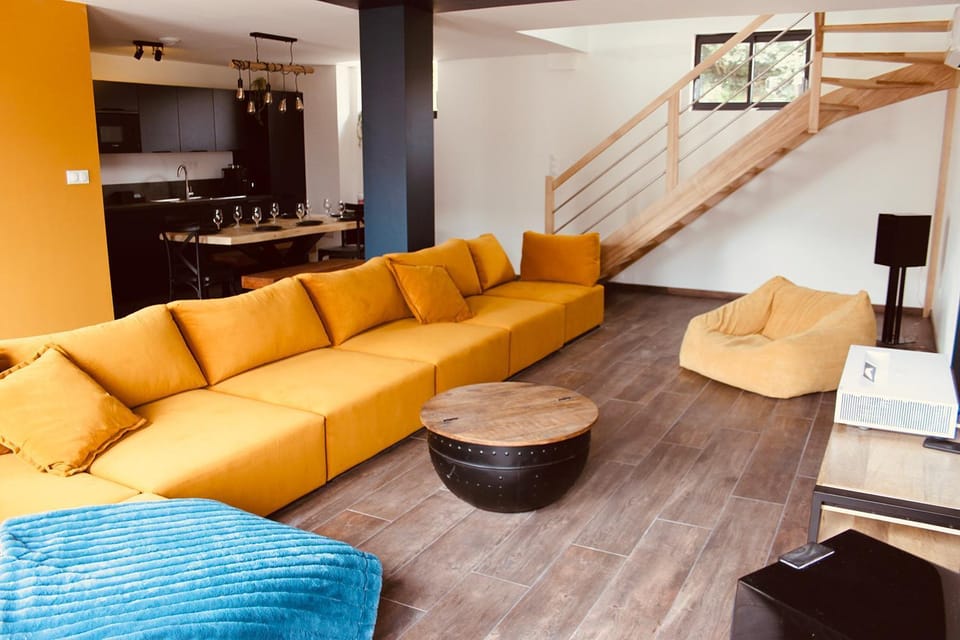 TV and multimedia, Seating area