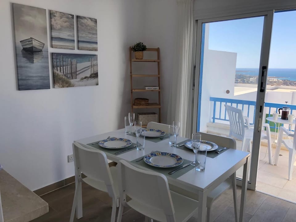 View (from property/room), Balcony/Terrace, Dining area