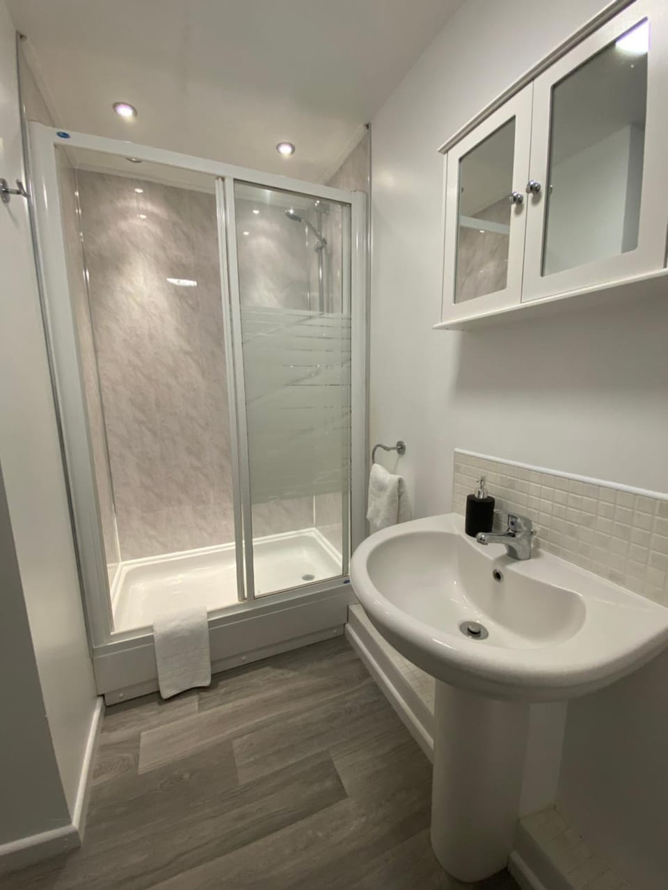Shower, Bathroom, towels