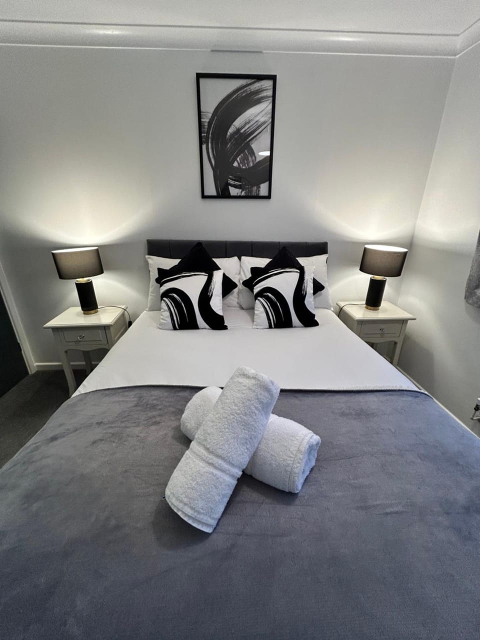 Bed, Bedroom, towels