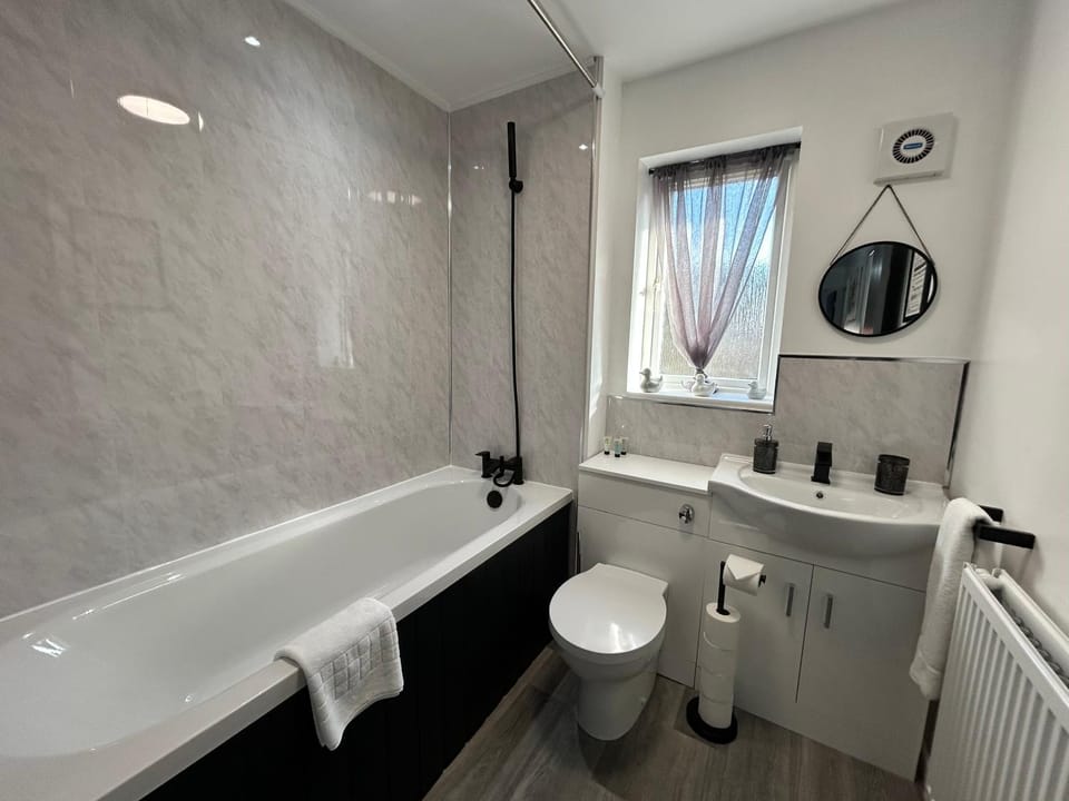 Toilet, Bathroom, Bath, towels