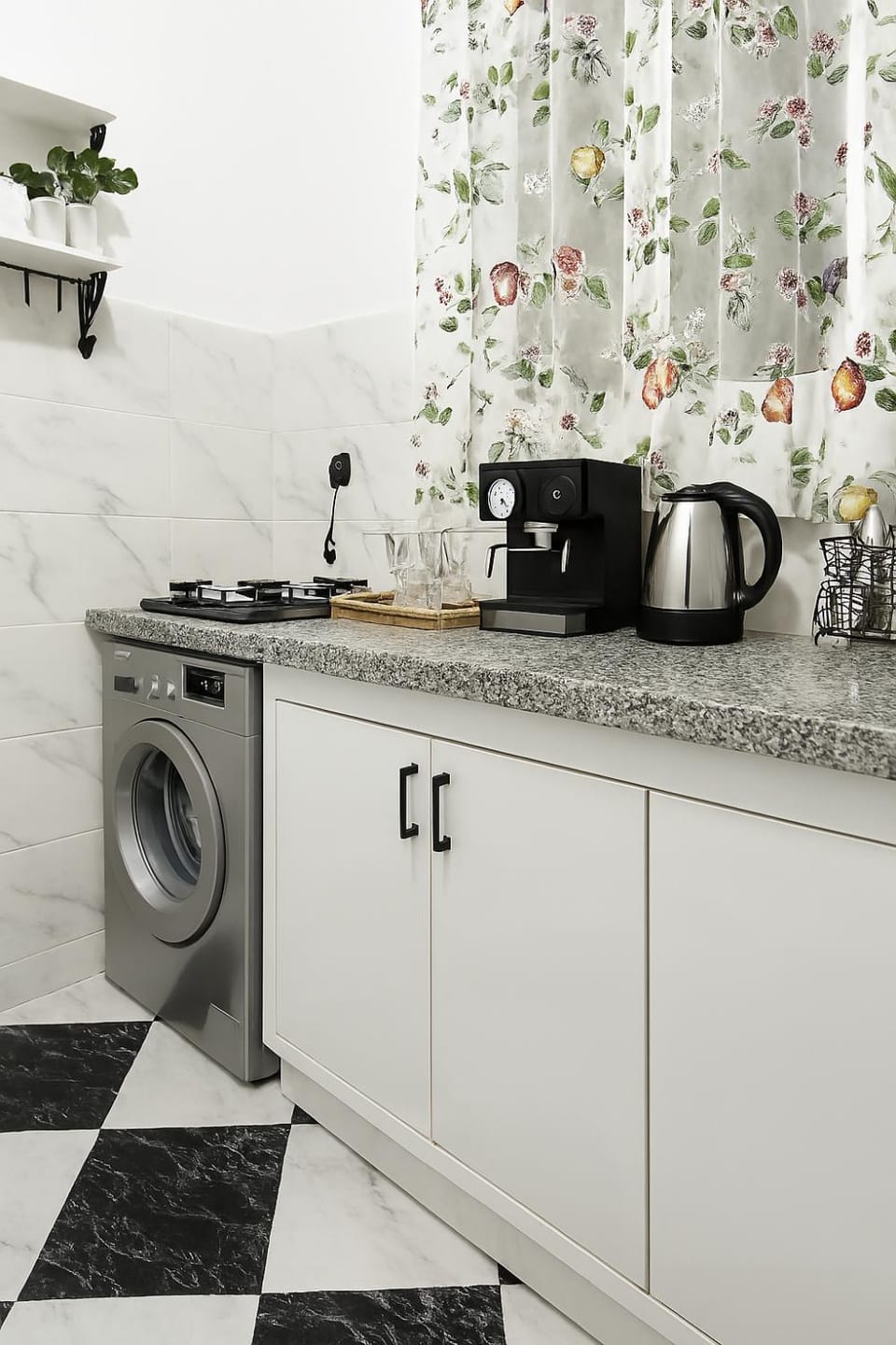Coffee/tea facilities, Kitchen or kitchenette, toaster, washing machine, dryer