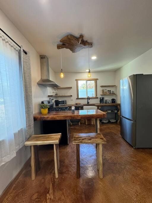 Kitchen or kitchenette, Dining area