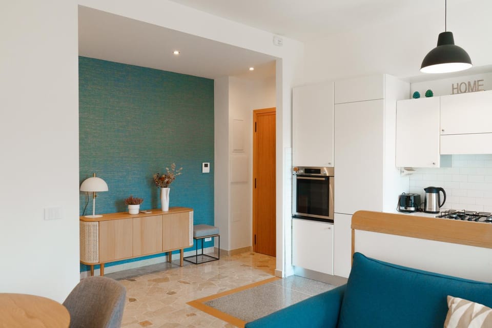 Kitchen or kitchenette, Living room, Seating area, Dining area, stove
