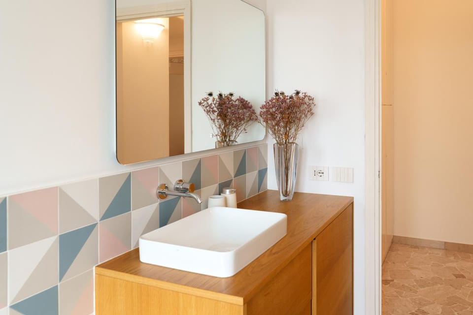 Bathroom, towels