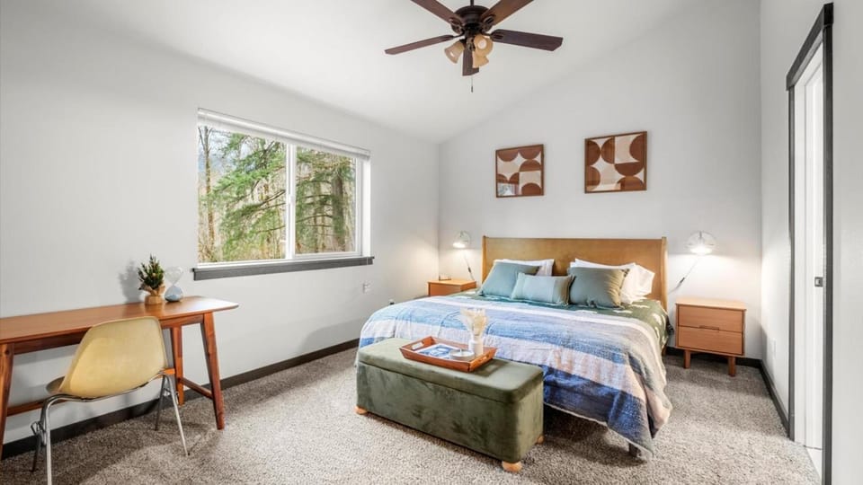 Perch - Skatecreek Cabin Cabin in Washington