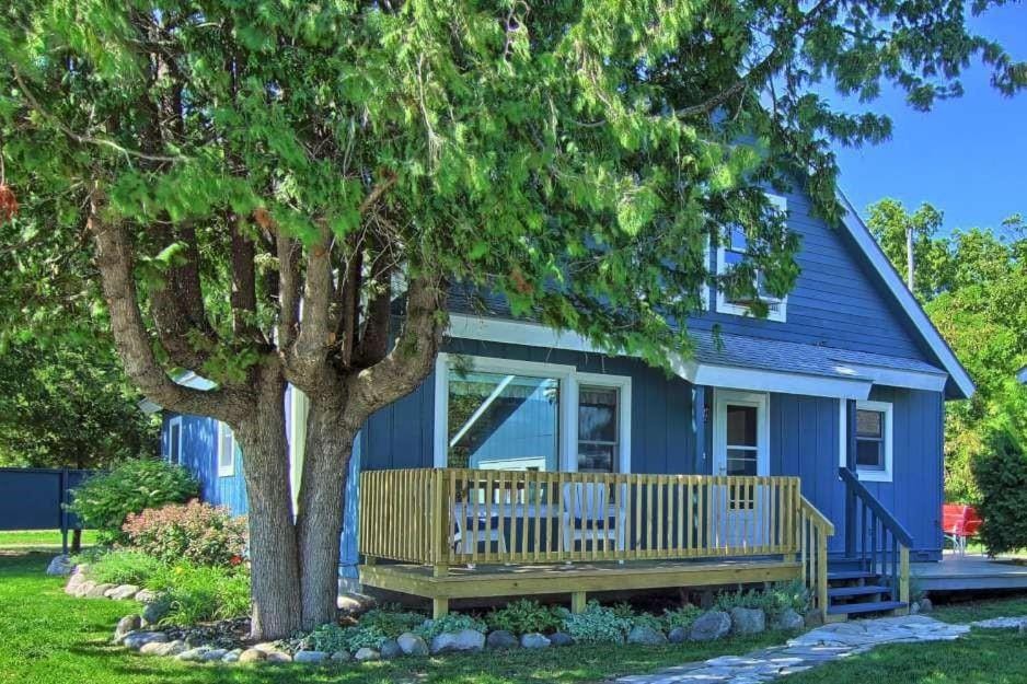 Lavender Lane House in Omena