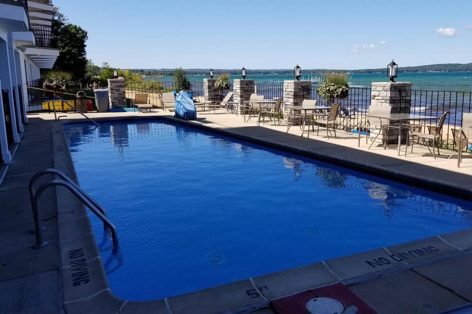 Pointes North 108- Grand Traverse Bay-Traverse City House in Michigan
